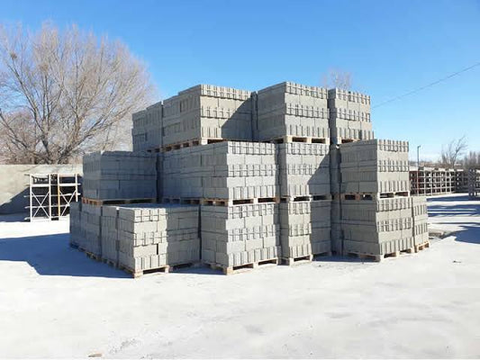 Workshop for the manual manufacture of cement blocks